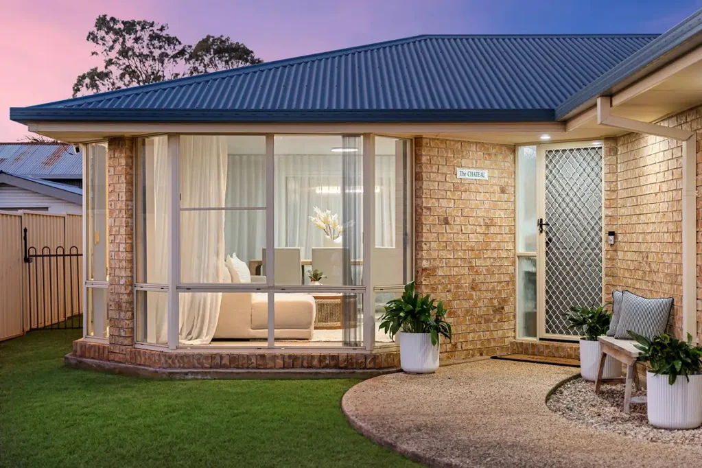 Centenary Heights 3غرفة نوم For the first time in 46 years, this much-loved home opens its doors to a new chapter!