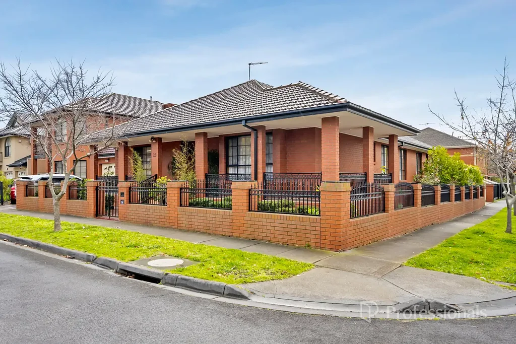 Maribyrnong 4 Bedroom Stylish Family Living in a Lifestyle Location