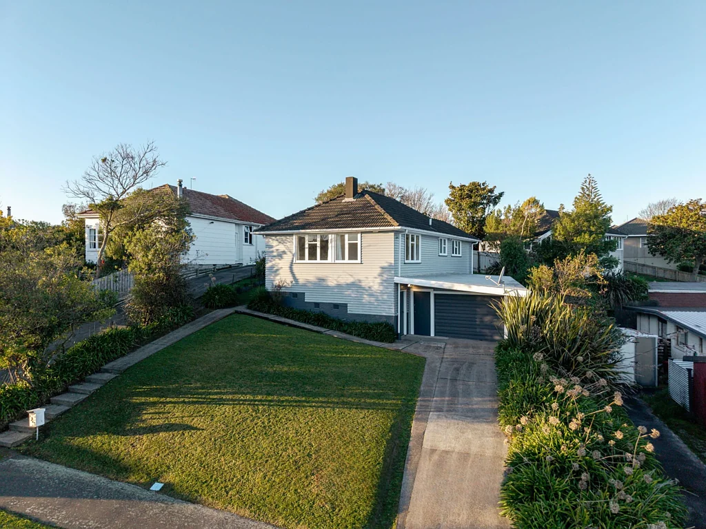 Roslyn 2 Bedroom Genuine seller, genuine opportunity