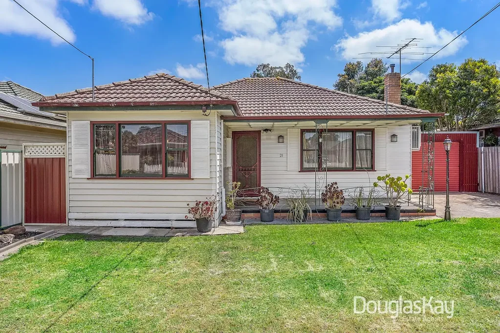 Weatherboard charm