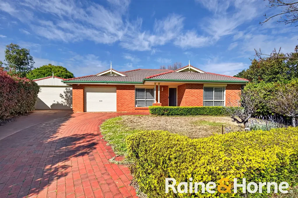 Dubbo 3房  A Spacious Three-bedroom Home