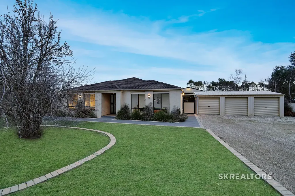 Kilmore 5 Bedroom LUXURY, LIFESTYLE & A PROFESSIONAL WORKSHOP - ALL ON NEARLY 1 ACRE!