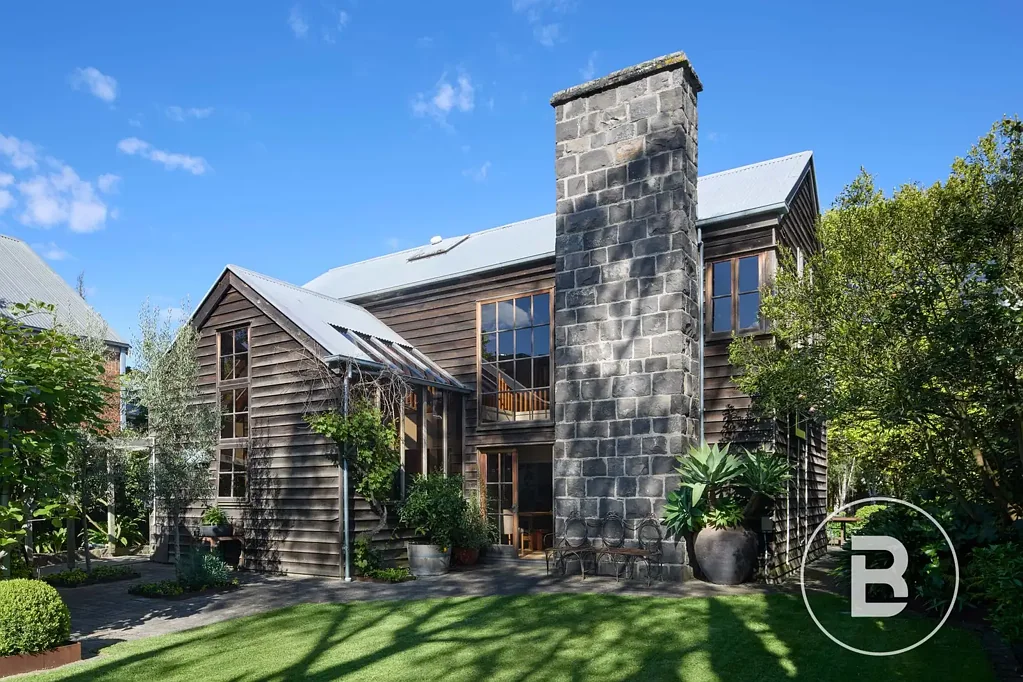 Ballarat Central 5कमरा A Landmark of Ballarat – Timeless Bluestone Elegance with Architectural Distinction