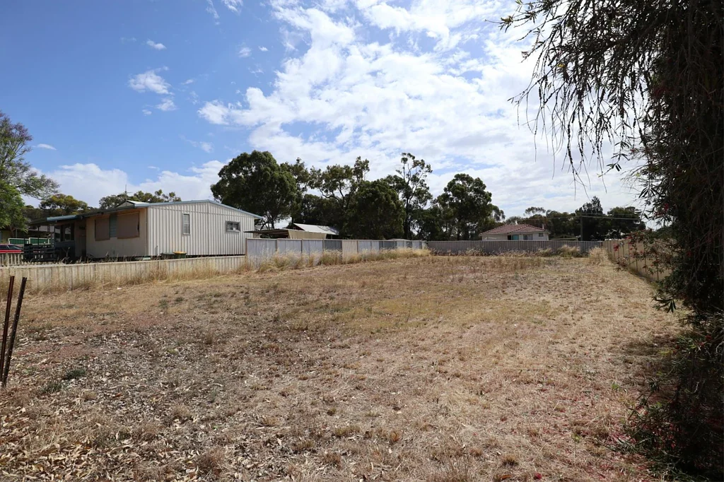 Narrogin NICE RESIDENTIAL BLOCK.