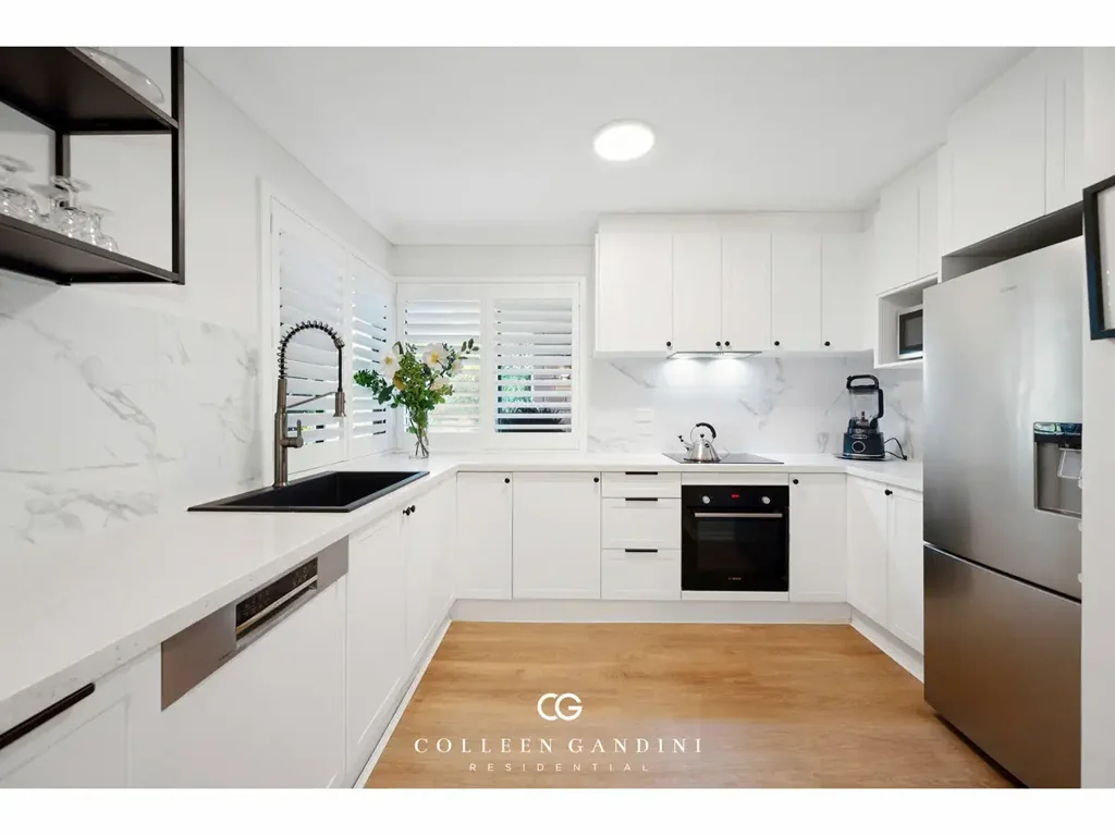 Applecross 3房  STYLISH, PRIVATE AND PERFECTLY LOCATED!