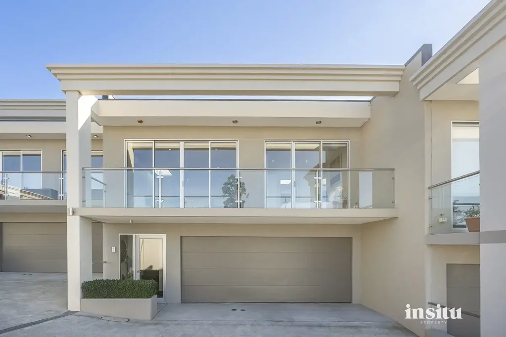 West Hobart 3部屋 Light-Filled Contemporary Residence in Prestigious West Hobart