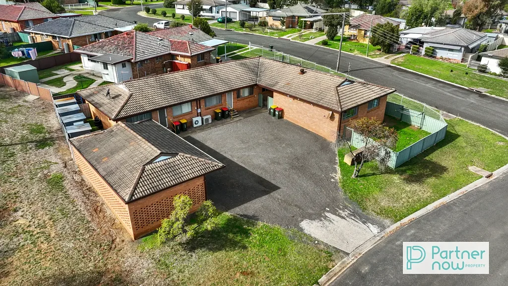 Tamworth 8房  Four-Unit Investment with Multiple Income Streams in Oxley Vale