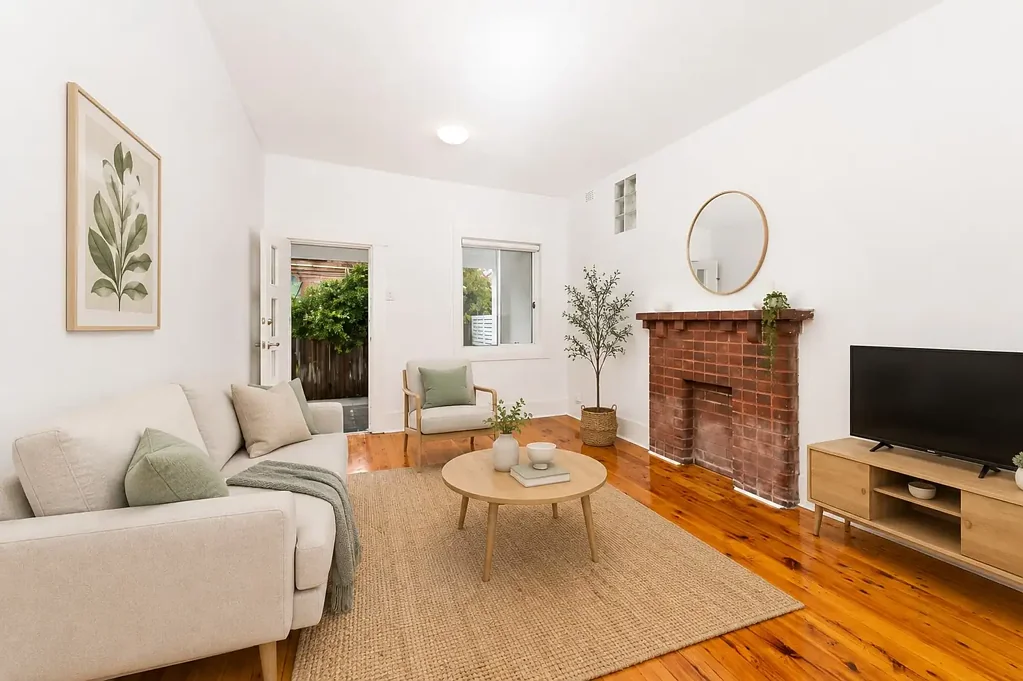 Spacious Three-Bedroom Home Close to UNSW & City Transport