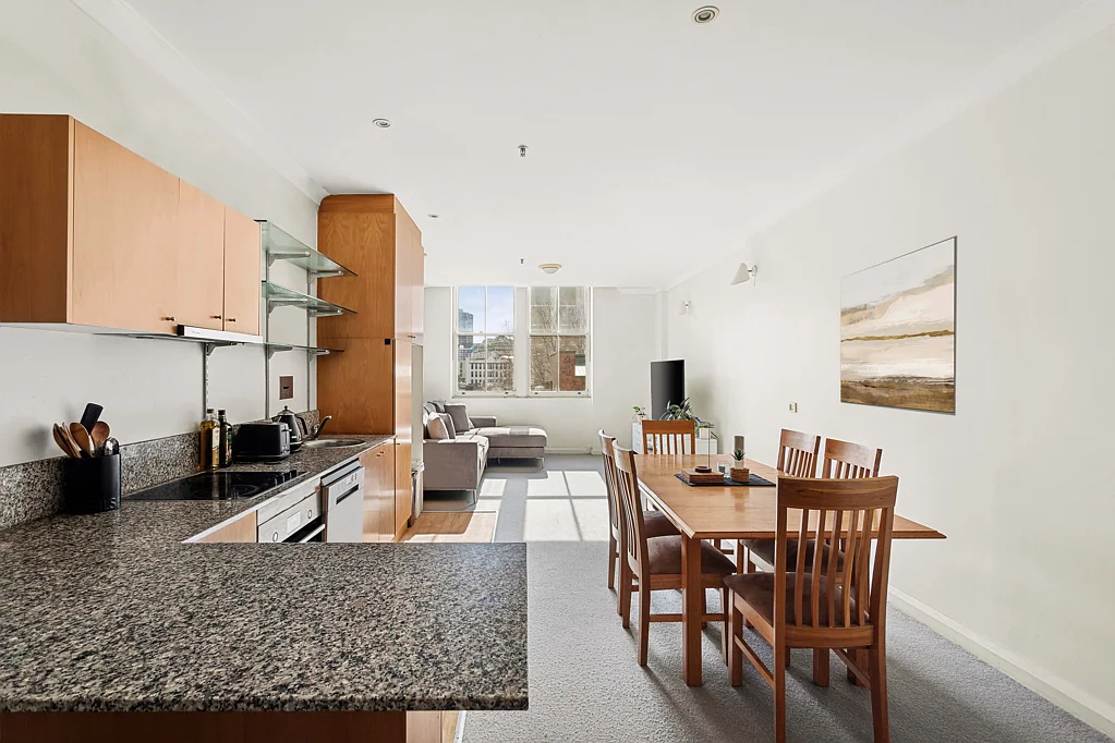 Surry Hills 2房 都市繁华核心 Kippax公寓 便捷私密 书房空间 舒适安宁 西北视野佳 Supreme City Lifestyle Apartment with Sleek Split-Level Design