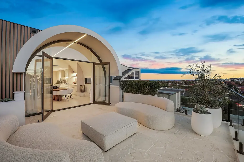 North Bondi 4chambre Brand New Designer Home Of Bespoke Luxury With Lift Access and Panoramic Views
