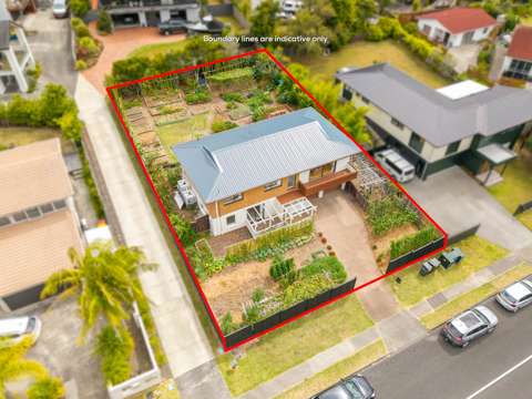 Browns Bay 3 Bedroom Charming Coastal Living in Prime Browns Bay