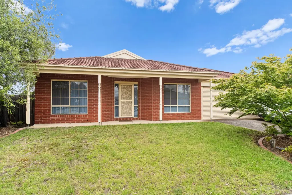 1 Chardonnay Drive, Skye, VIC 3977