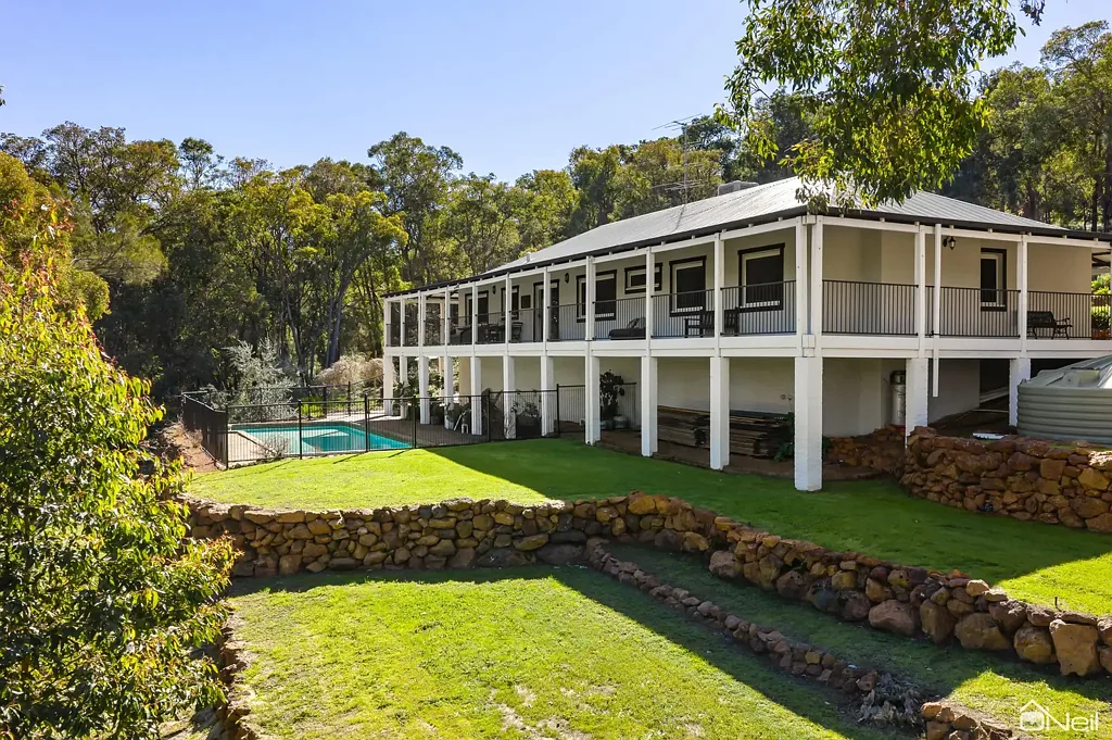 Bedfordale 5 Bedroom Neerigen Brook Side 7 Acre Lifestyle Property