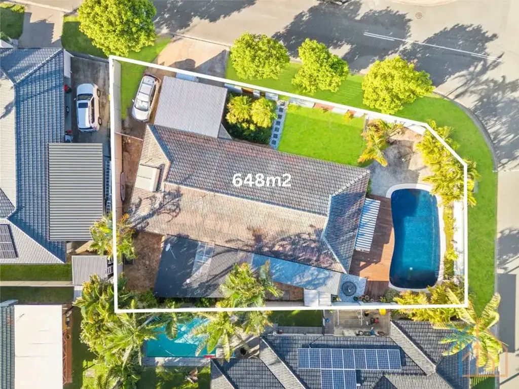 Mermaid Waters 3房  Corner block House with Dual Frontage  & Separate Guest Retreat