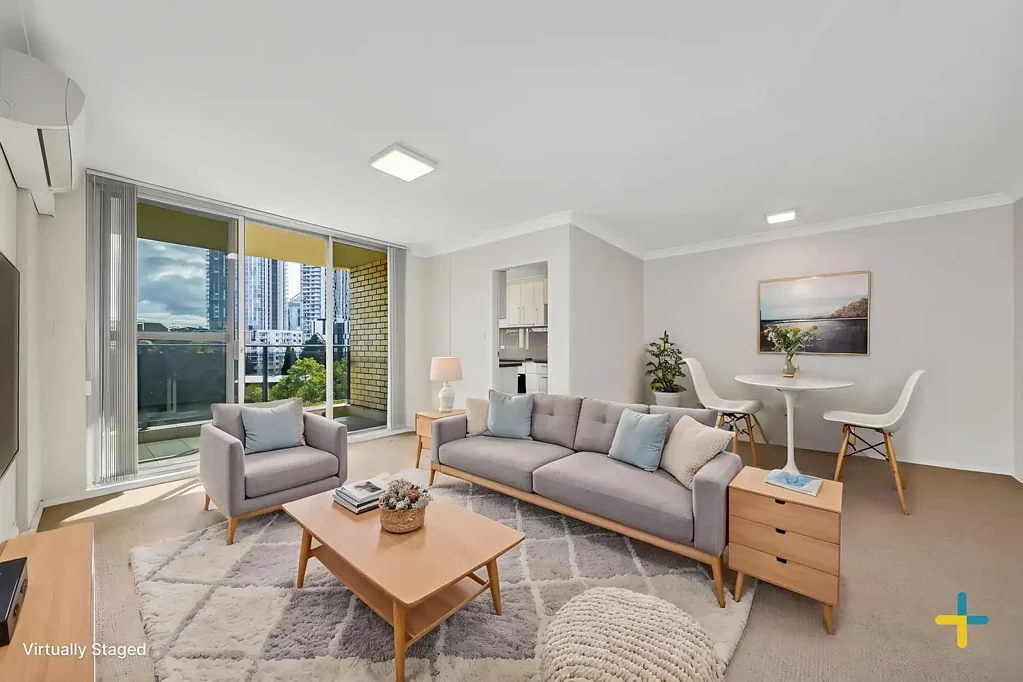 Immaculate Property, Gorgeous Park View, Convenient Location