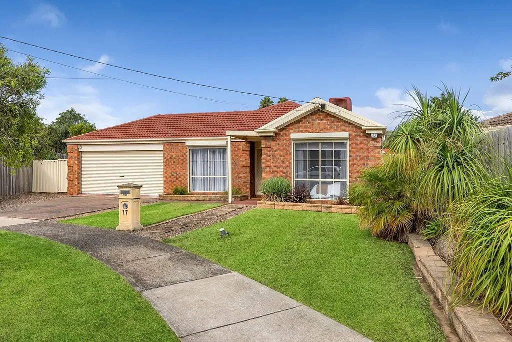 Melton South 4房 宽敞四卧 1005m²地块 多功能空间 大型后院 步行便利 车库车库 舒适生活 Rare 1,005m² Family Home with Shed, Alfresco & Multiple Living Zones