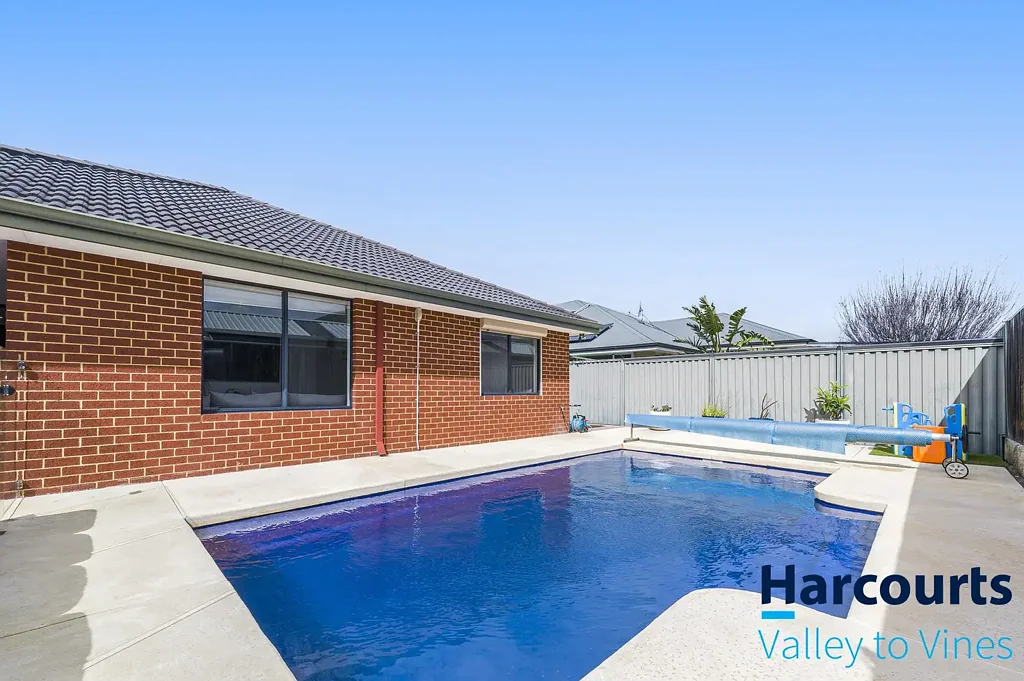 Aveley 4ਬੈੱਡਰੂਮ Elevated Family Living with Pool, Space & Views
