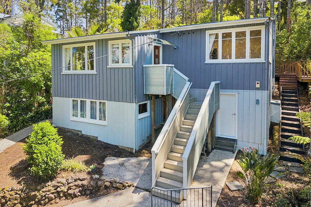 8 Arama Avenue, Titirangi, Waitakere City, Auckland