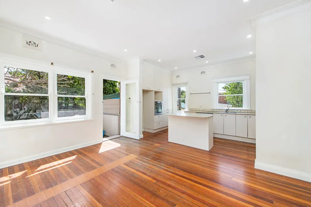 Charming 3-Bedroom Home in a Convenient Lilyfield Location