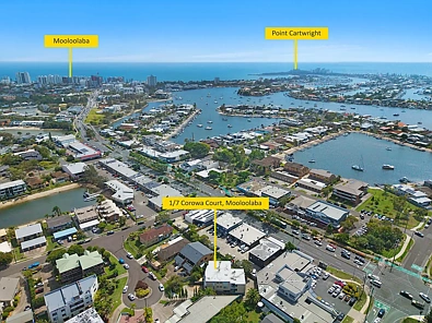 Mooloolaba 2Zimmer Rare Ground Floor Living with Huge Private Yard - Walk to Mooloolaba Beach!