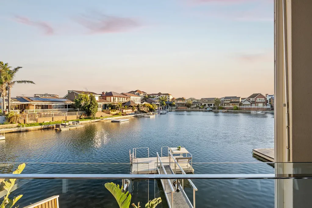 West Lakes 4Kwarto Embrace the Ultimate West Lakes Waterfront Lifestyle