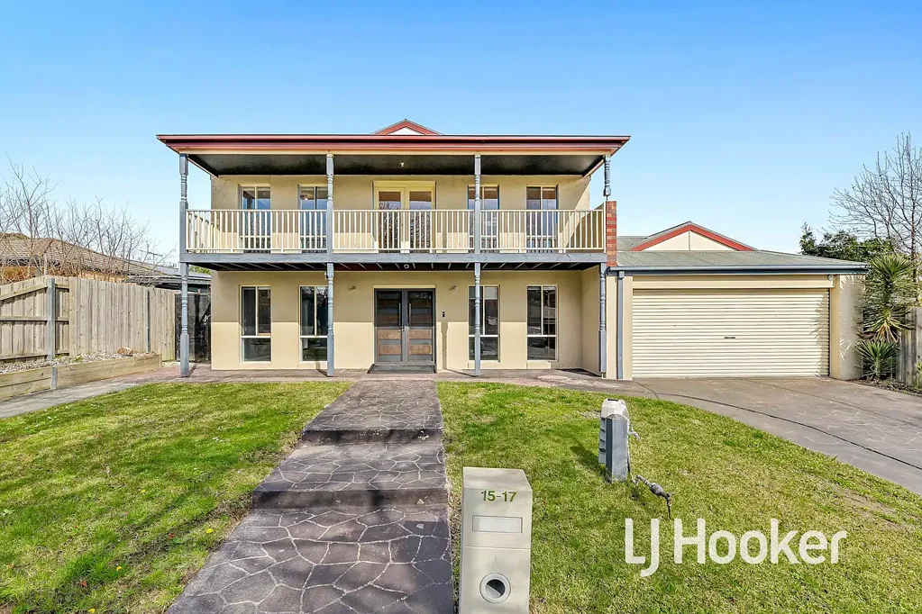 Berwick 5chambre Massive 749m2 Block (Approx) with Enormous Potential Adjoining Parkland