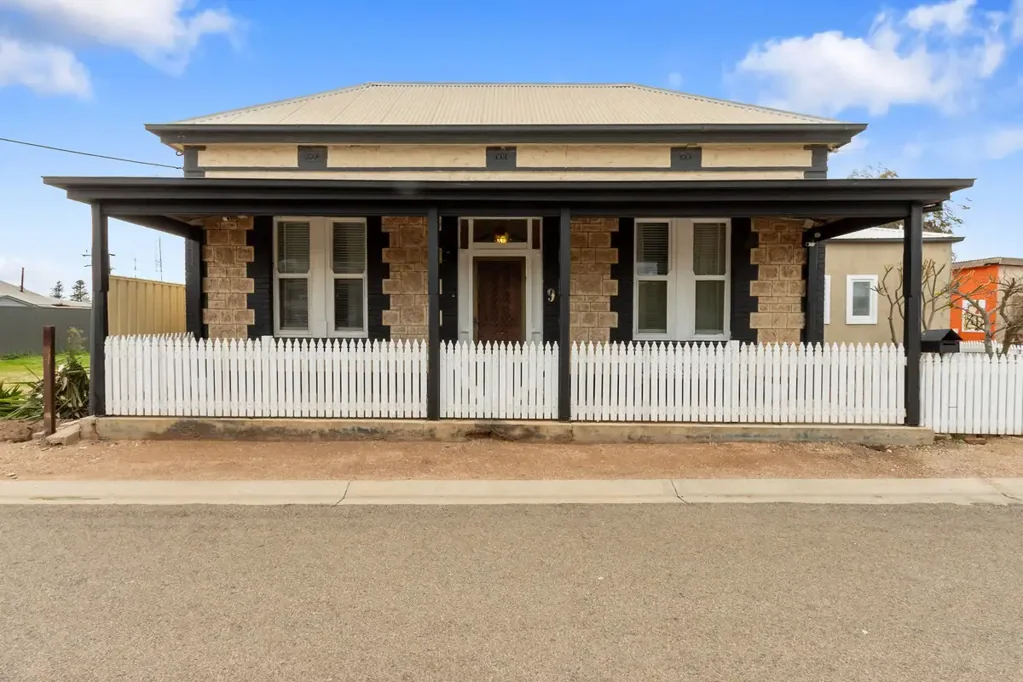 Wallaroo 4 Bedroom C1890 Charm with Modern Living, Space & Shedding