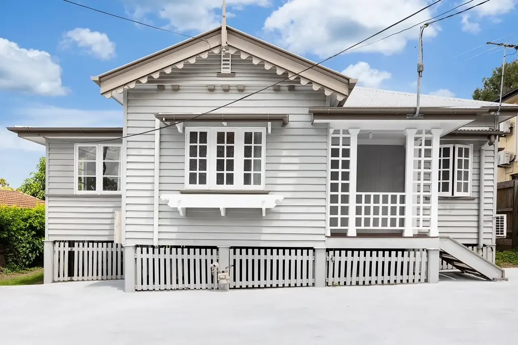 St Lucia 4Moenga Renovated Character Home Offering Style, Space and Exceptional Parking in Prestigious St Lucia!