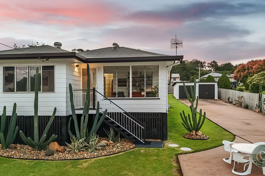 Goomeri 4બેડરૂમ Mid Century Modern with a Country Twist
