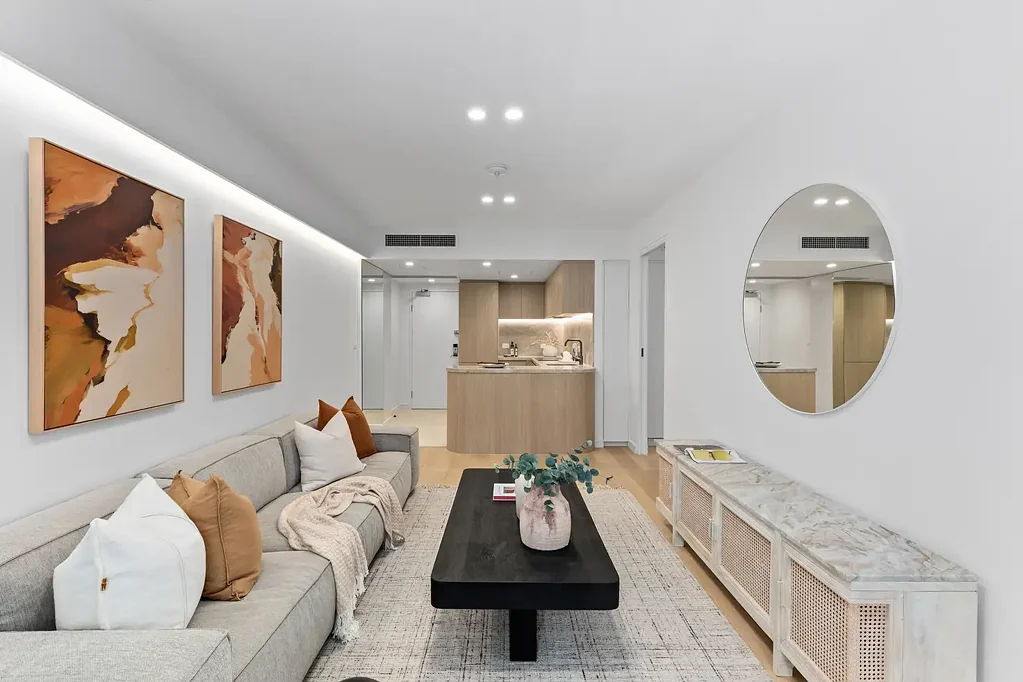 Potts Point 1બેડરૂમ Sophisticated Living Meets Bespoke Renewal in this BKH-designed Resort Complex