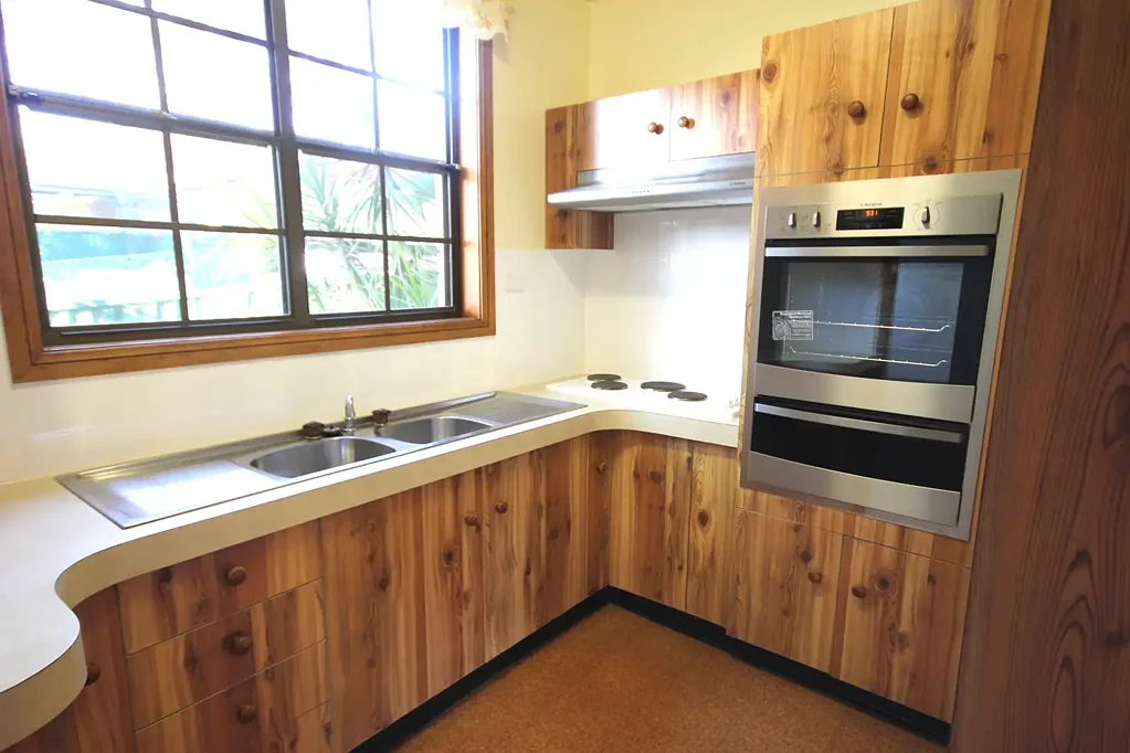BEAUTIFULLY PRESENTED TOWNHOUSE!!!