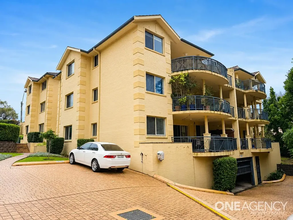 LARGE 2 BEDROOM UNIT WITH POOL ACCESS