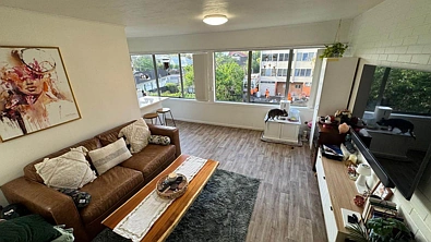 Sunny 1-Bedroom Apartment with Carpark — Water...