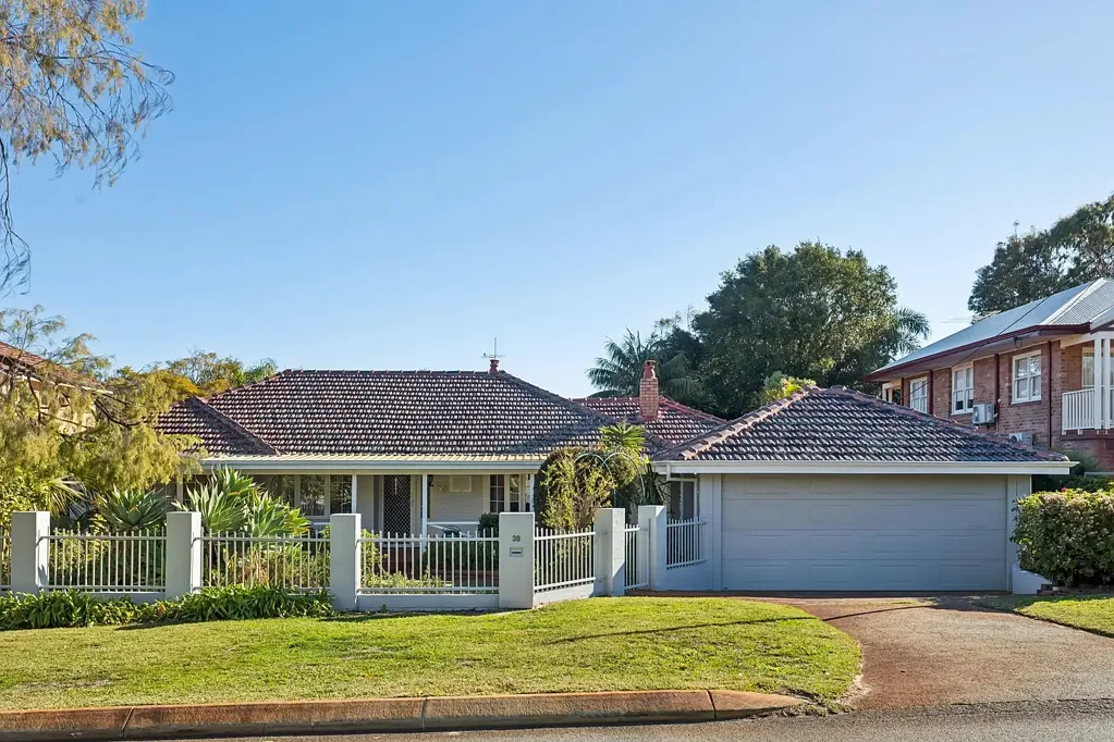 Nedlands 4房  SUPER FAMILY ESTATE - BONUS R60 Zoning