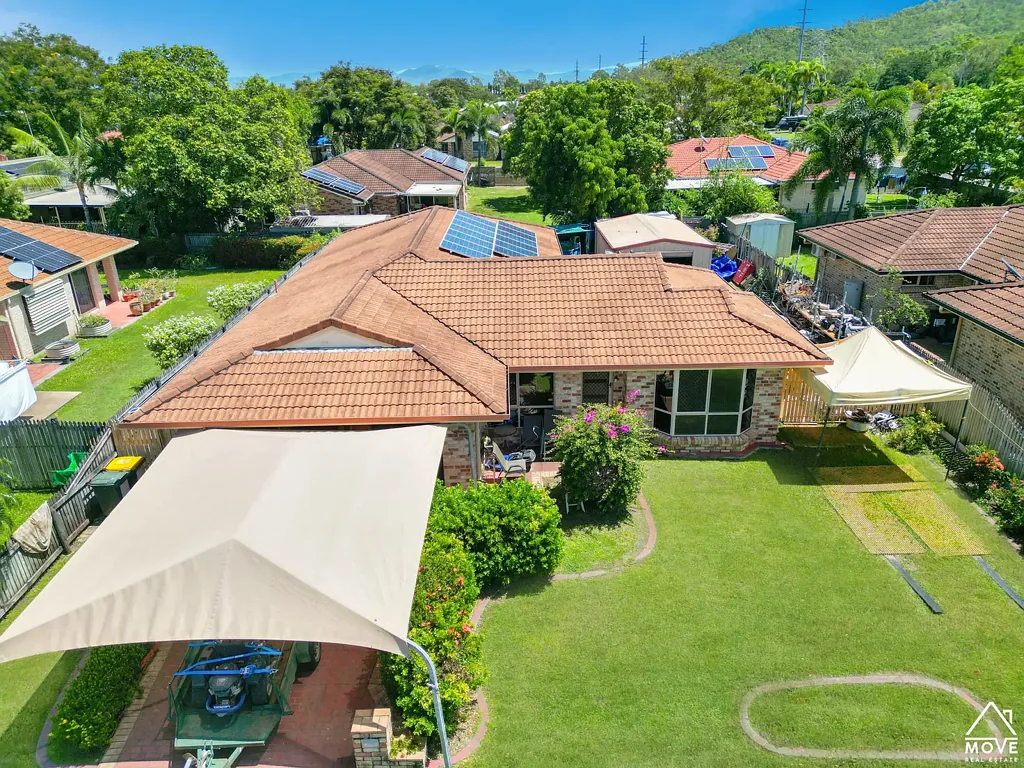 Kirwan 4房  Solid Brick Family Home in Quiet Greenwood Estate - Space, Comfort & Convenience