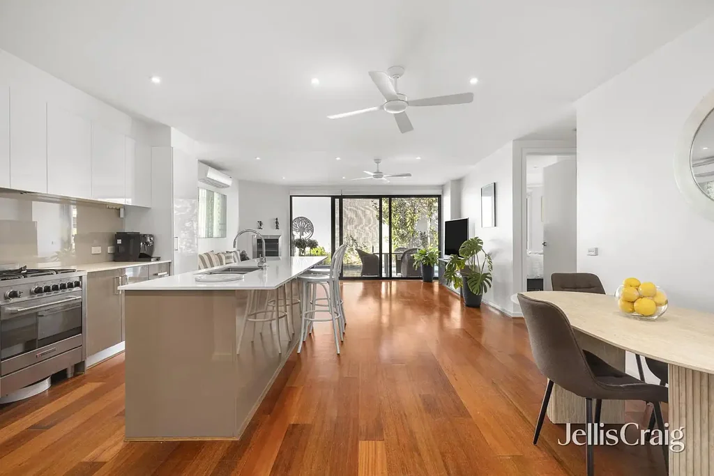 Beaumaris 2房 精致海滨生活，宽敞、时尚、便利 Refined Coastal Living with Space, Style and Convenience