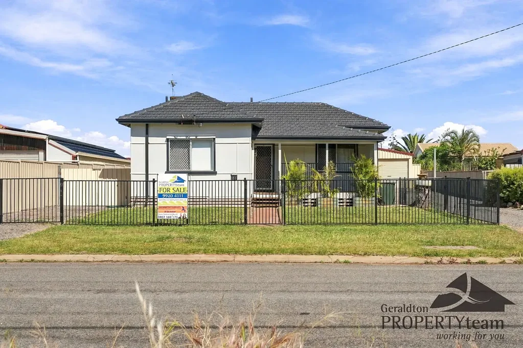 Geraldton 3कमरा INVESTORS & DEVELOPERS - THIS ONE DESERVES YOUR ATTENTION!