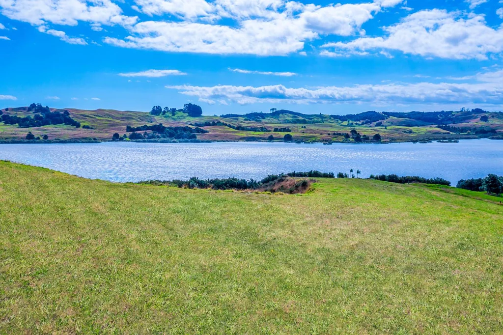 Kaiwaka YOUR 1.2 ACRE WATERFRONT HAVEN!