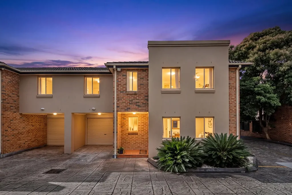 Seven Hills 3房  Spacious Three Bedroom Townhouse!