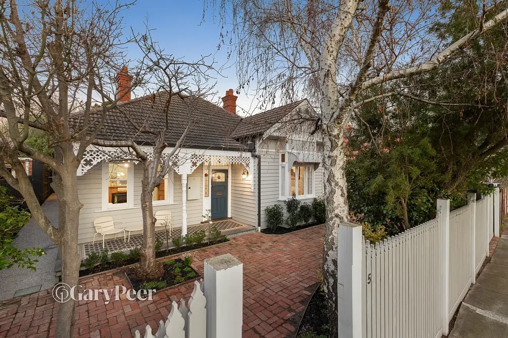 Caulfield South 4침실 Edwardian elegance meets contemporary sustainable family living
