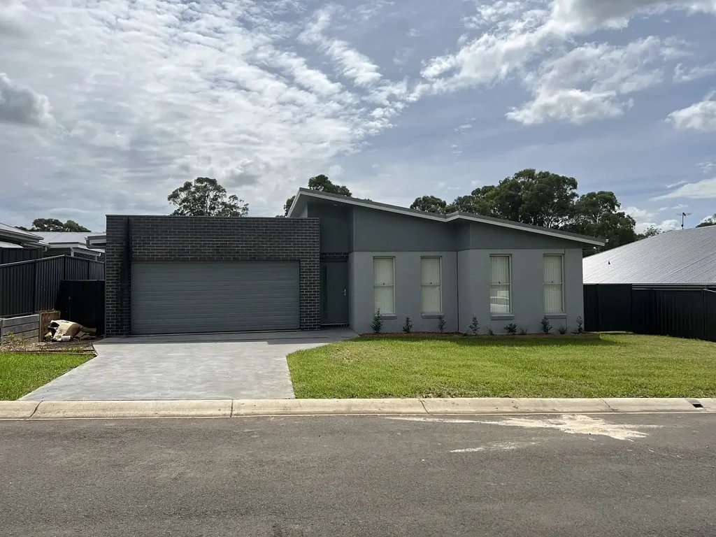 NEAR NEW 4 BEDROOM HOME WITH SIDE ACCESS