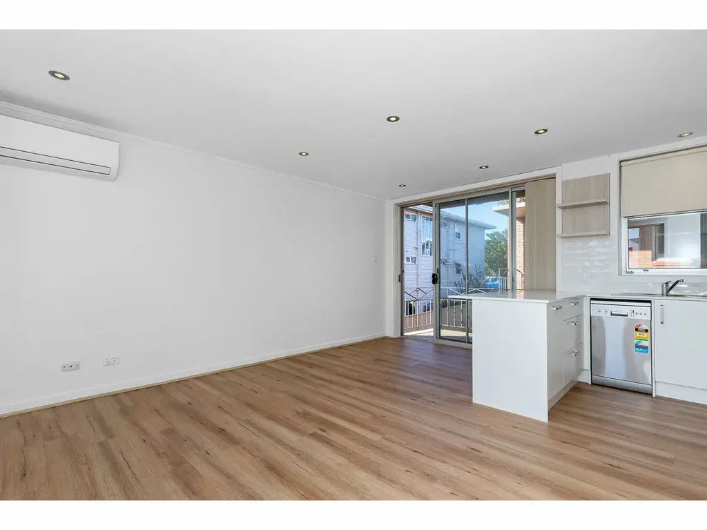 COASTAL MEREWETHER LIVING CLOSE TO BEACHES AND CAFÉS