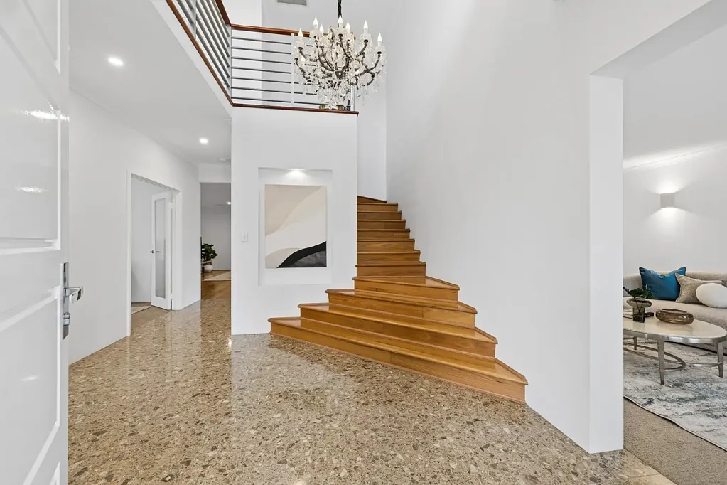 Como 6कमरा Exceptional Value. Extraordinary Space. Two Homes in One.