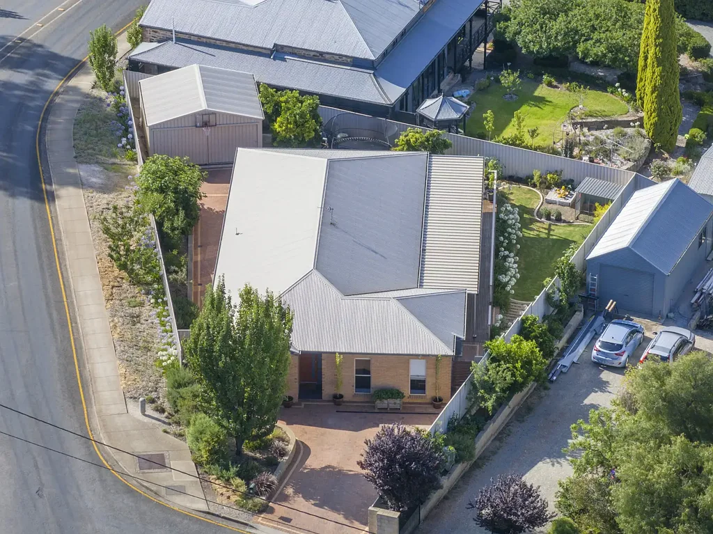 Clare 5房  Abundant Living and Alfresco Entertaining  on Albert Street!