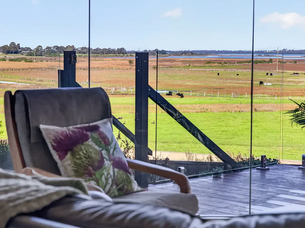 East Bairnsdale 4 Slaapkamer Exceptional Space, Privacy & Panoramic Lakes Views