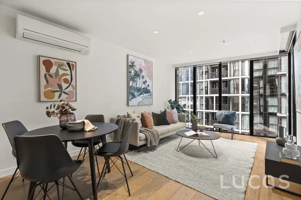 Docklands 2 Bedroom MOVE-IN READY STYLE IN THE HEART OF DOCKLANDS
