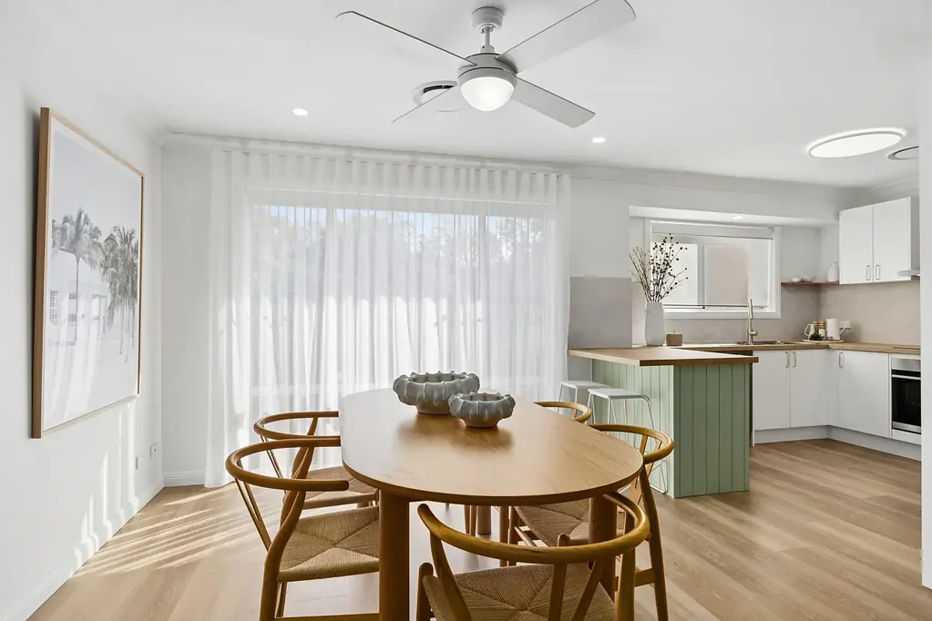 Long Jetty 4ห้องนอน Immaculately renovated throughout with a fresh, contemporary coastal aesthetic
