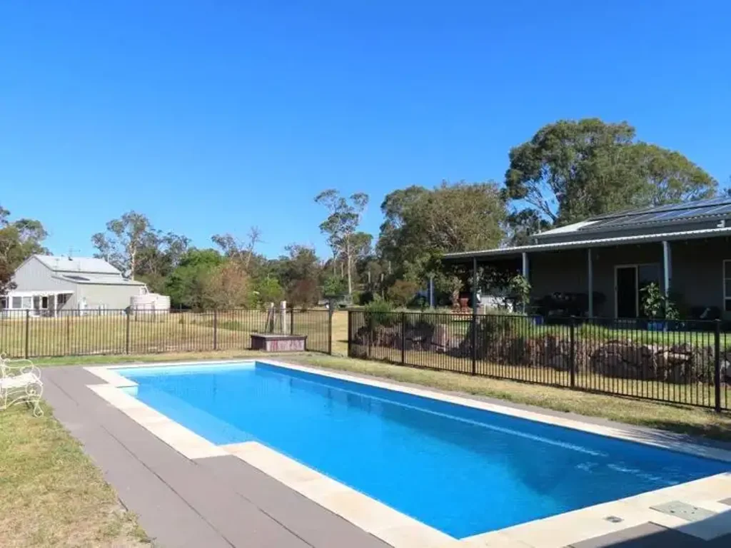 Stanthorpe 6房  30 ACRES, 4 BED HOME + 2 BED COTTAGE