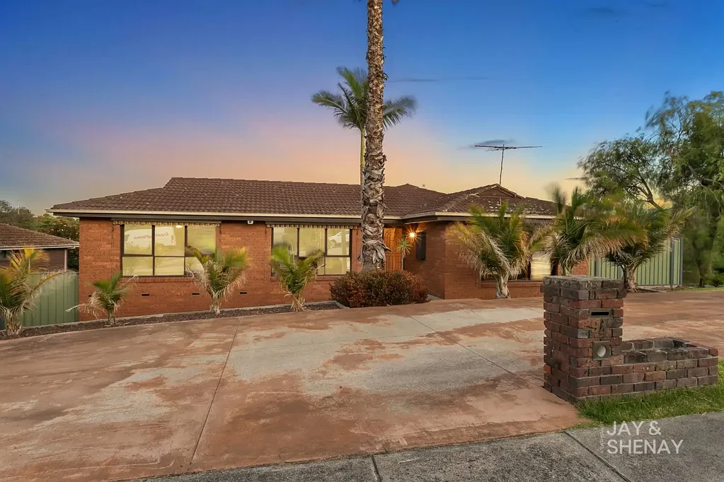 94 Chalcot Drive, Endeavour Hills, VIC 3802