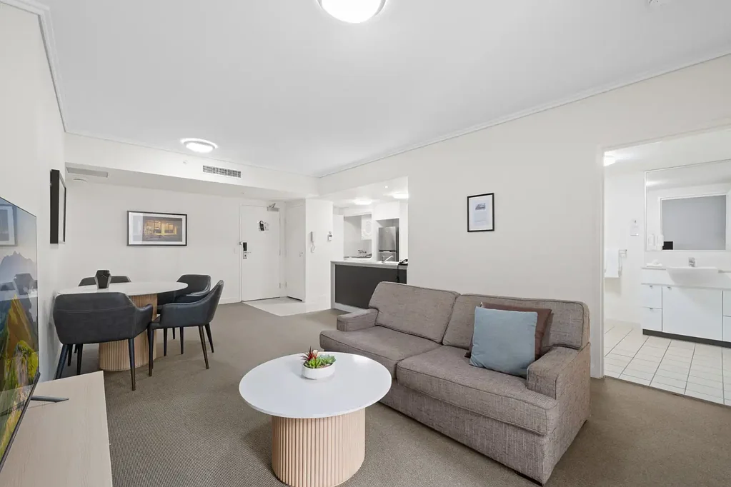Brisbane City 2Moenga Well-Appointed City Apartment with Storage In Queen's Wharf Precinct!